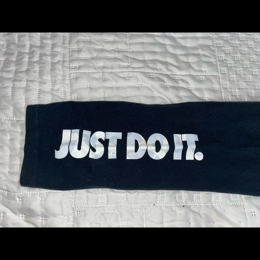 Black Capri Nike leggings never worn